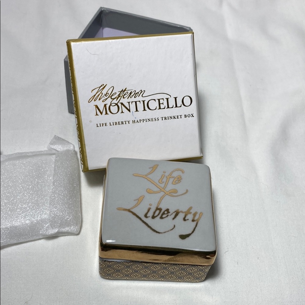NIB The Jefferson Monticello-Gold and White Trinket Box